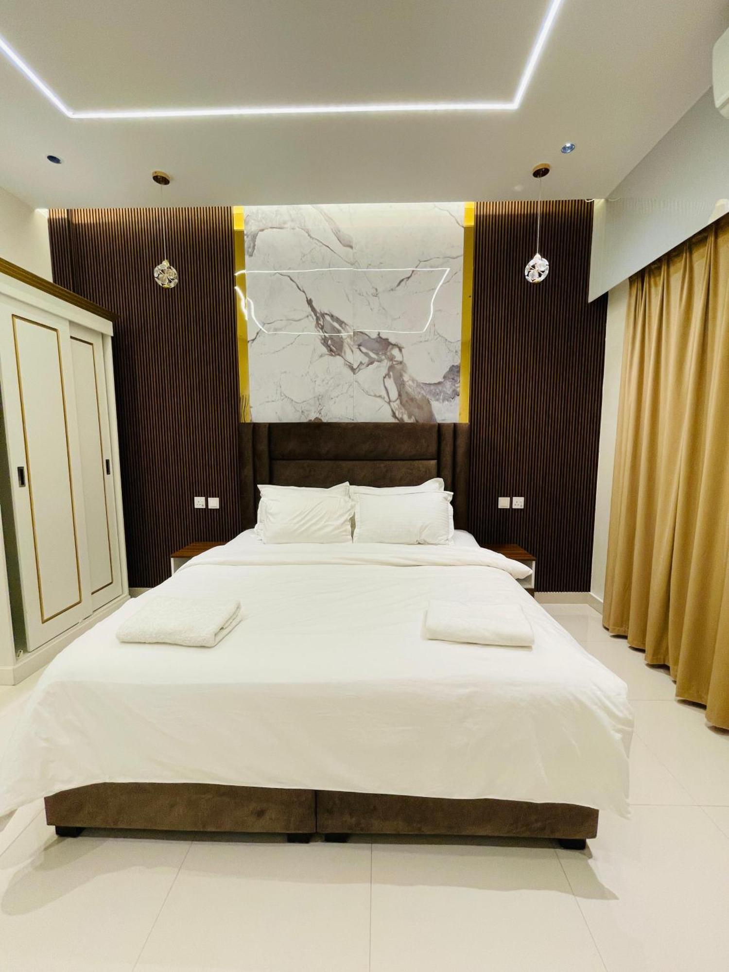 Mabahj Garnatha Hotel Apartments 소하르 외부 사진