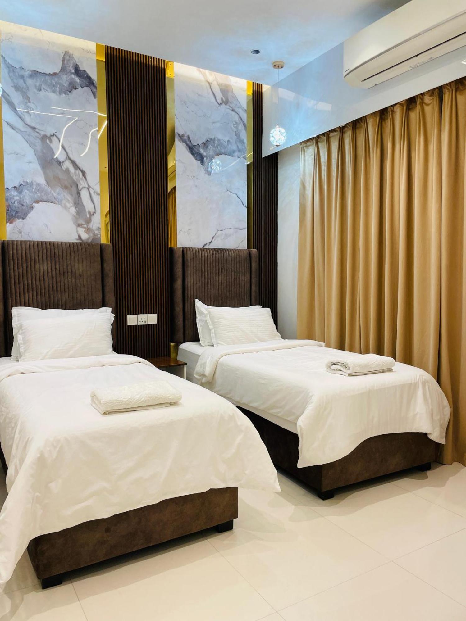 Mabahj Garnatha Hotel Apartments 소하르 외부 사진