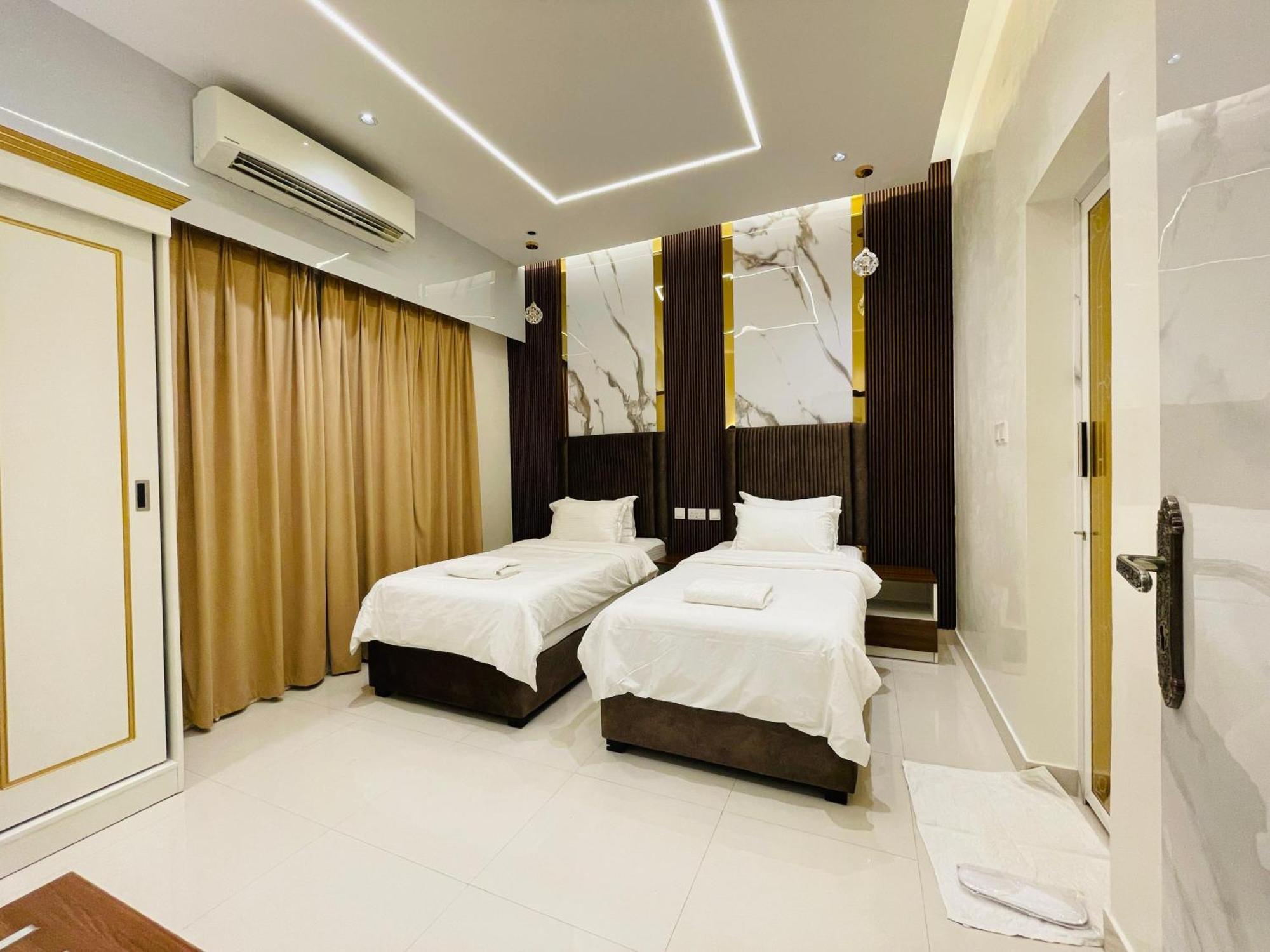 Mabahj Garnatha Hotel Apartments 소하르 외부 사진