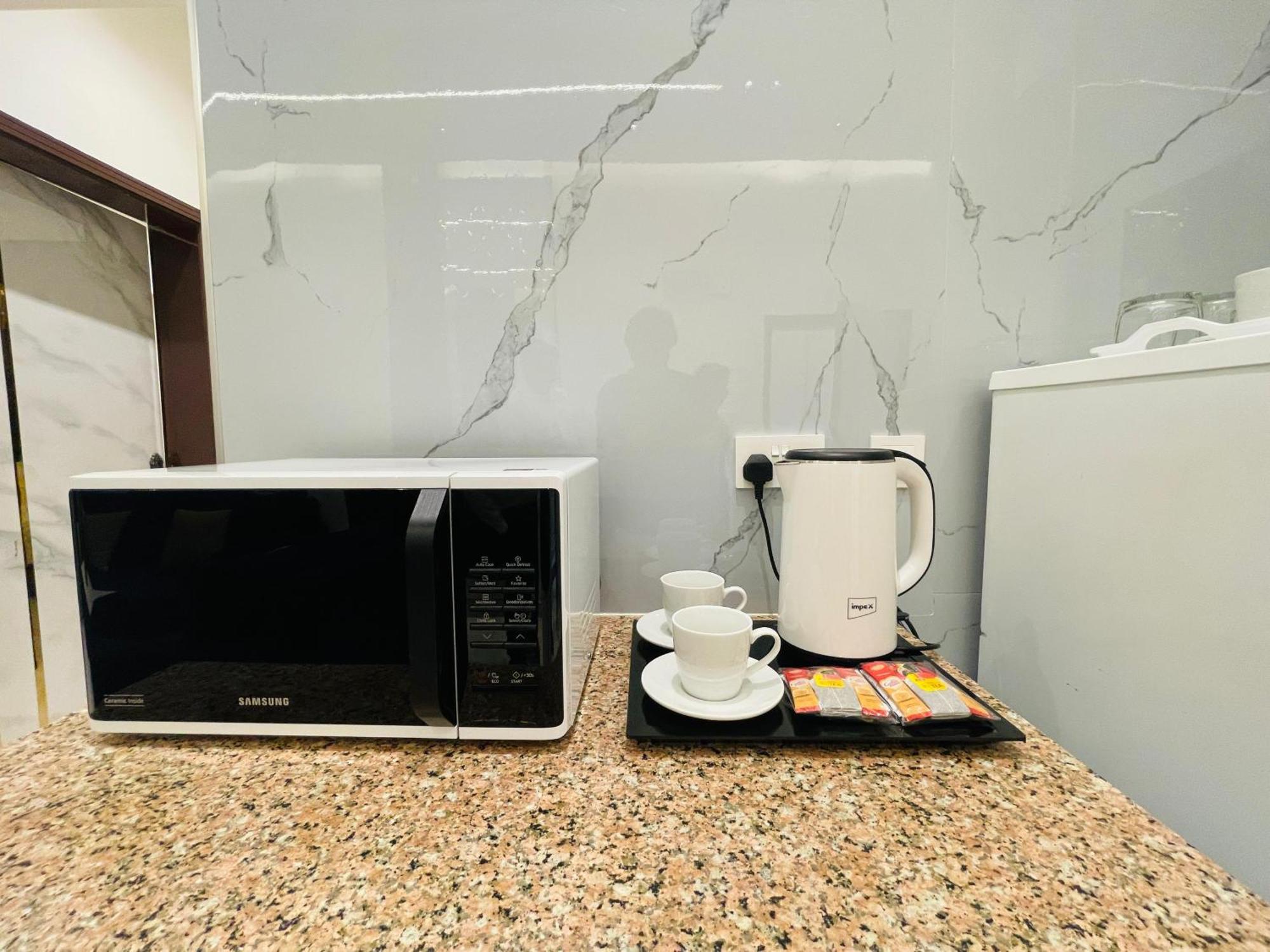 Mabahj Garnatha Hotel Apartments 소하르 외부 사진