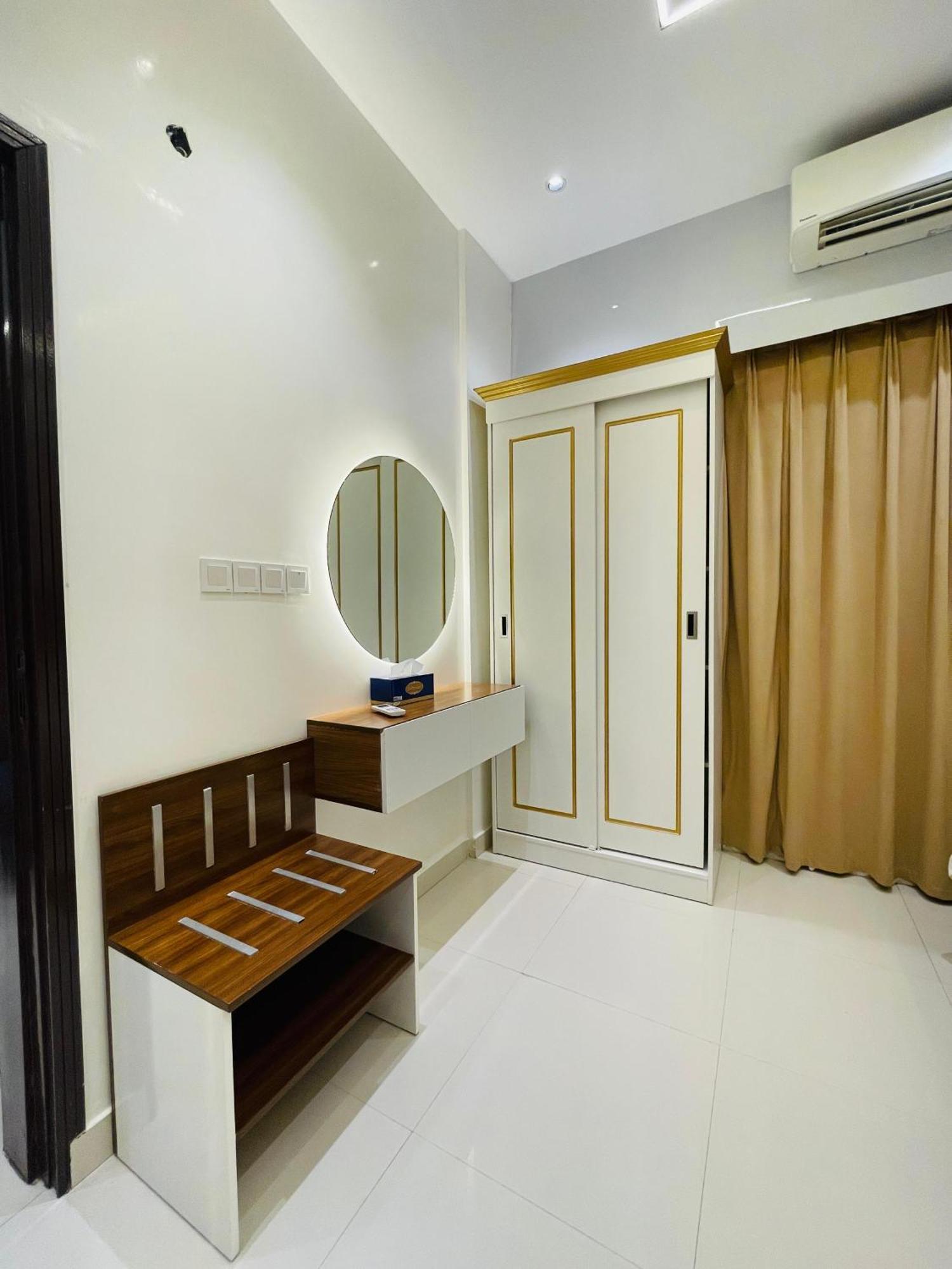 Mabahj Garnatha Hotel Apartments 소하르 외부 사진