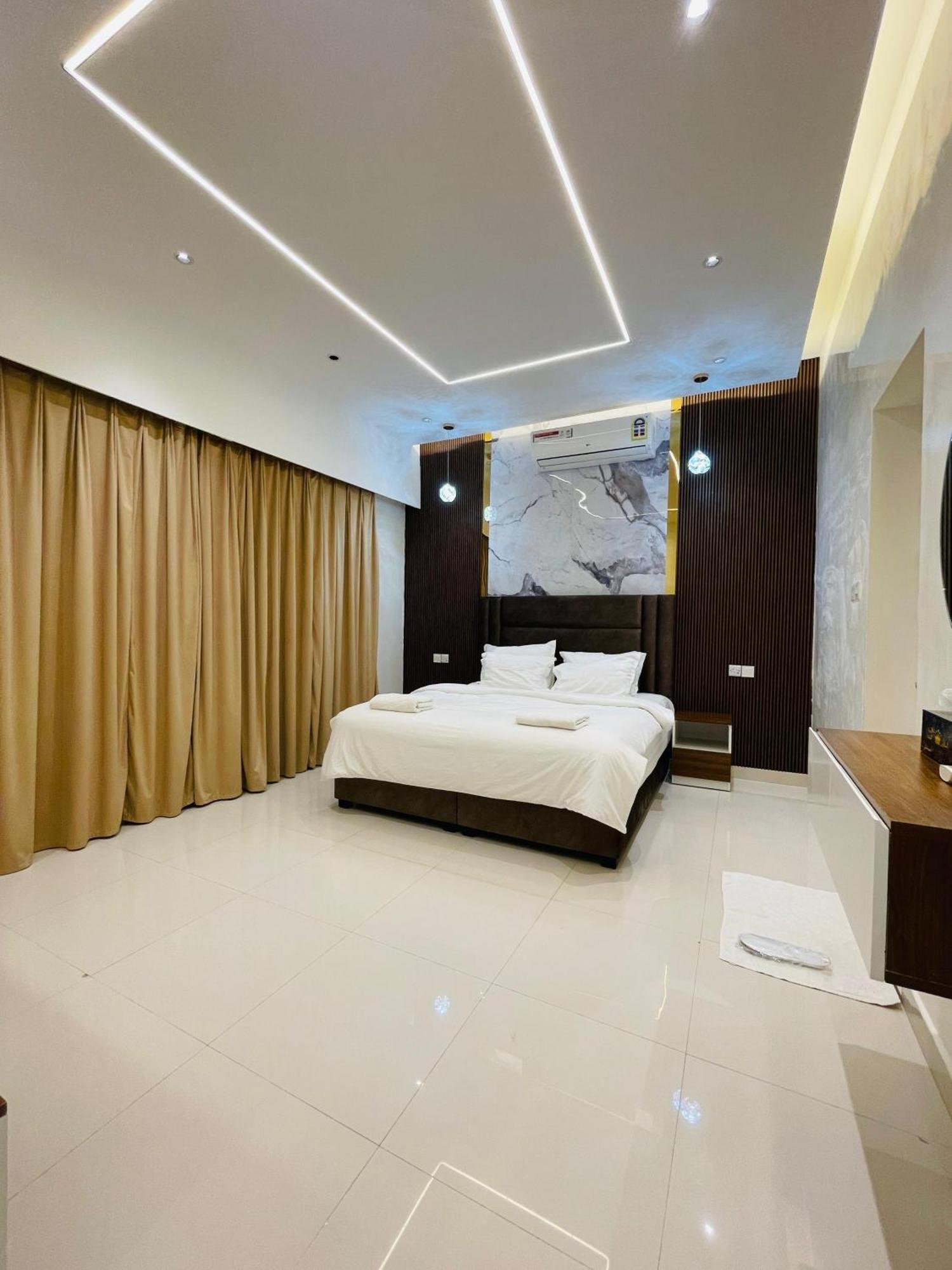 Mabahj Garnatha Hotel Apartments 소하르 외부 사진